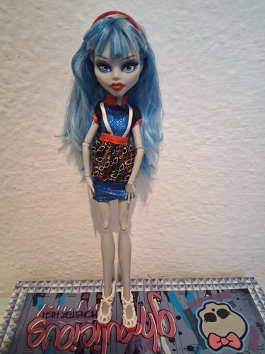 Monster high doll - monster, ghoulia