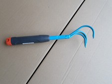 1 X GARDENA  HAND GRUBBER