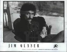 1984 Press Photo Country Singer Jim Glaser Relaxes In Chair - mjp24207