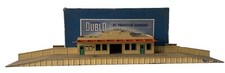 VINTAGE HORNBY DUBLO OO GAUGE D455 D1 THROUGH STATION IN ORIGINAL BOX