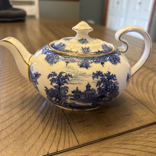 Aynsley tea pot - tea,