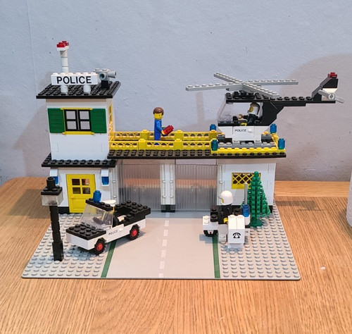 Lego 381 police headquarters - police,
