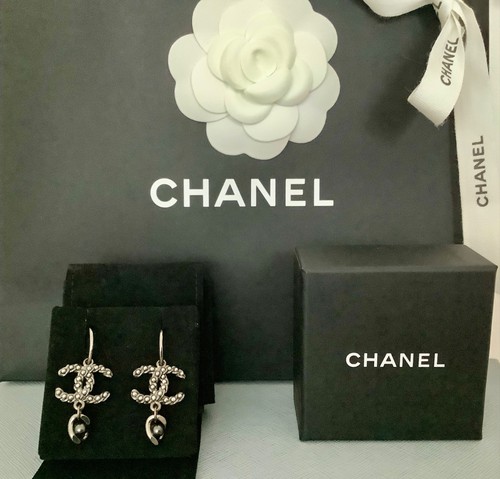 Chanel logo dangle earrings - chanel, cc