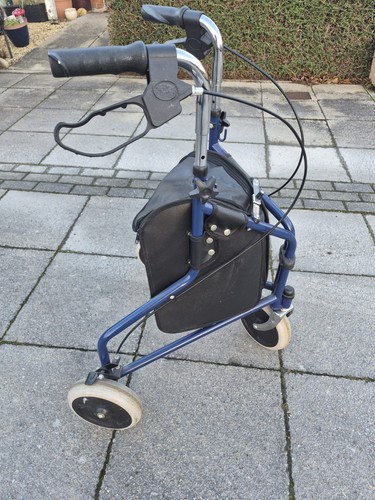Wheeled folding tri - folding, walker