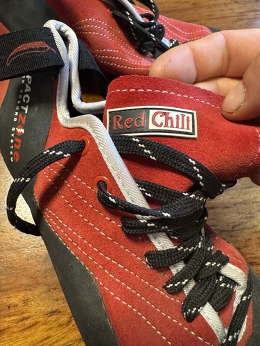 Red chili climbing shoes - red,