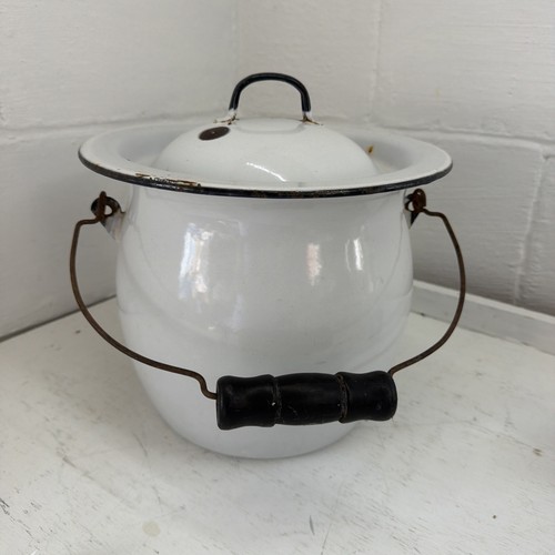 Chamber pot with lid farmhouse - with,
