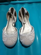 Young Girls Ivory Shoes Size 10