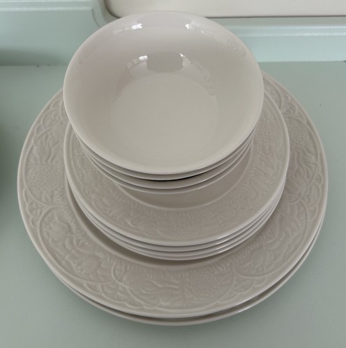 Belleek serenity piece - 12,