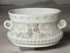 Lladro #5268 Porcelain Center