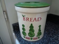 CLOVERLEAF TOPIARY BREAD CROCK