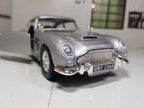Aston martin db5 james - db5, bond