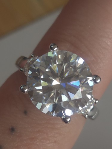 Brand new 00ct moissanite - brand, 08.00ct