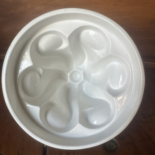 Early shelley food mold - shelley,