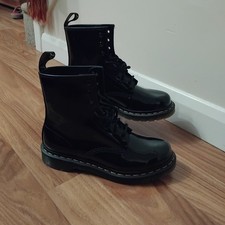 Dr. Martens AW501 Black