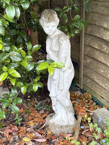 Garden statue woman on - statue,