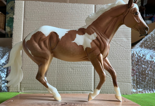 Breyer limited edition latigo - breyer,