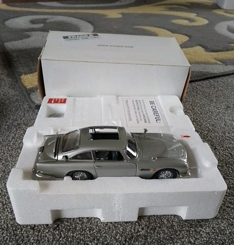 Danbury mint james - bond, aston