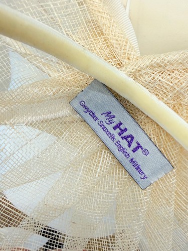 Elegant nude cream fascinator - nude,