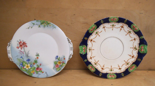 Pair vintage cake or - of,