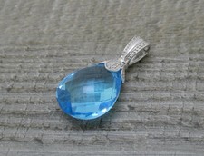 Stunning 9ct White Gold