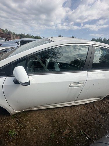 Toyota avensis passenger side - toyota,