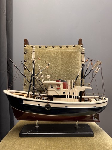 Vintage wooden model fishing - model,