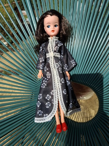 Vintage brunette sindy - brunette, doll