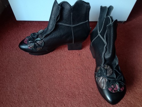 Black rare trippen floral - black,