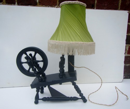 Vintage wooden spinning wheel - wooden,