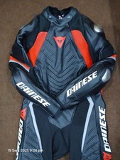 Men's Motorcycle Leather Suit (M SIZE)