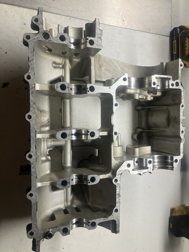 Zx9r crank case lower - c1,