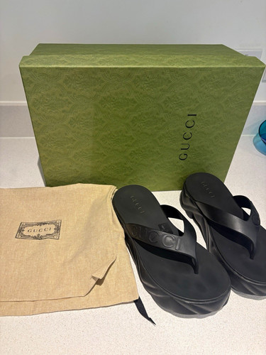 Gucci black logo flip - gucci, flip-flop