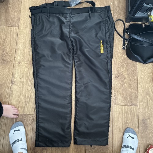 Chainsaw chaps over - over, trousers
