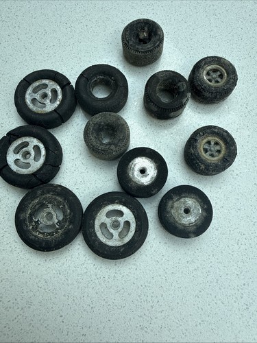 Vintage 1960s slot car - slot, wheels