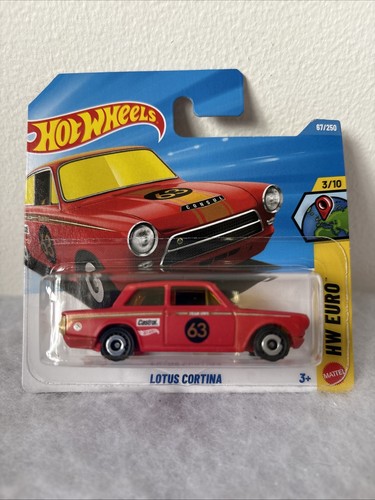 Hot wheels lotus - cortina, red