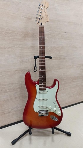 Squier standard stratocaster - squier,