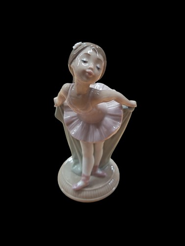 Nao lladro recital - by,