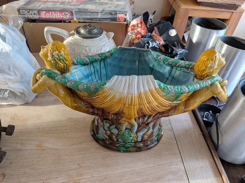 Large majolica shell - large, with