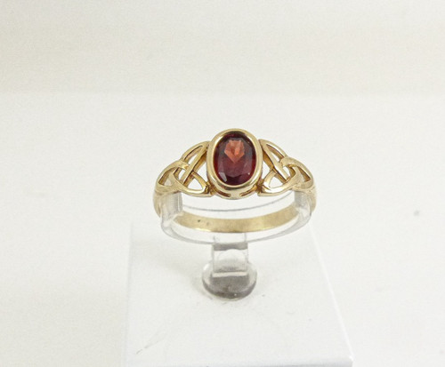 9ct gold garnet - gold, ring