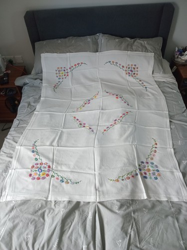 Fab vintage hand embroidered - hand,