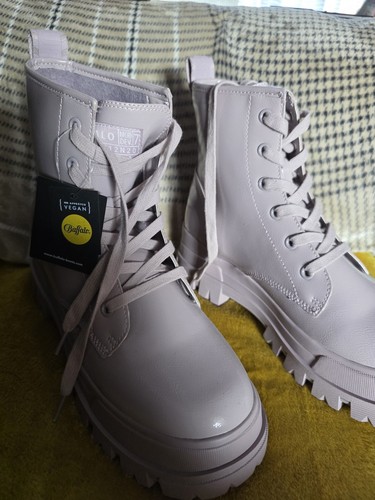 Bnwt buffalo boots - bnwt, size
