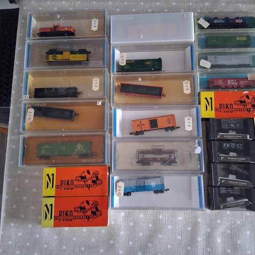 Various makes gauge wagons - various,