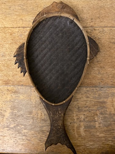 Fish bread serving basket wall