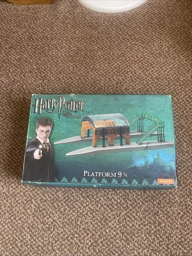 Hornby harry potter station - harry,
