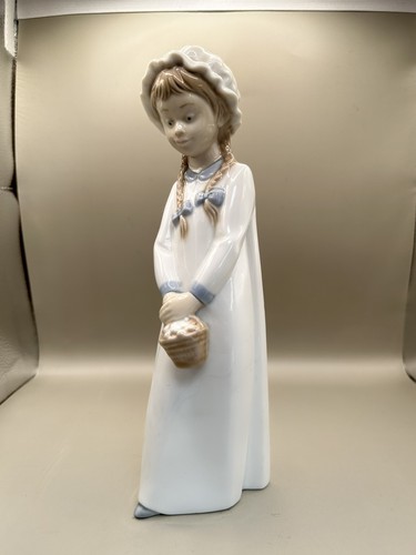 Nao lladro girl with - nao,