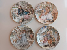 Set of 4 Compton & Woodhouse Bone China Plates With DISC Plate Hanger