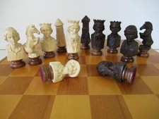 VINTAGE ITALIAN CHESS SET  BY DOLFI  VALGARDENA  THE FARMERS   AND CHESS CABINET