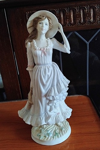 Royal worcester figurine - royal,