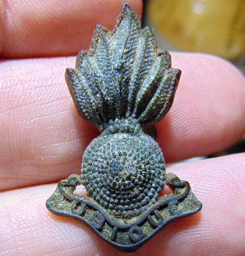 Royal artillery ubique badge - ubique,