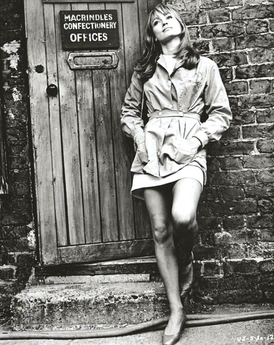 Suzy kendall 5 - 11", 8.5"